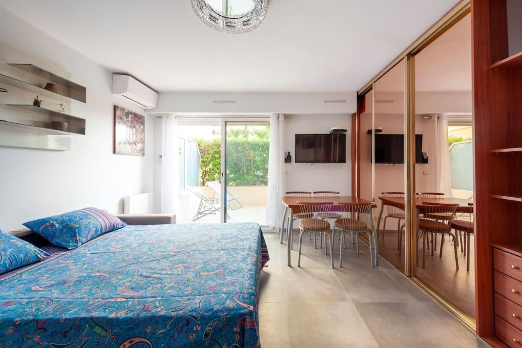 Superbe Studio Avec Terrasse En Front De Mer マントン エクステリア 写真