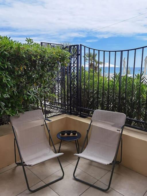 Superbe Studio Avec Terrasse En Front De Mer マントン エクステリア 写真