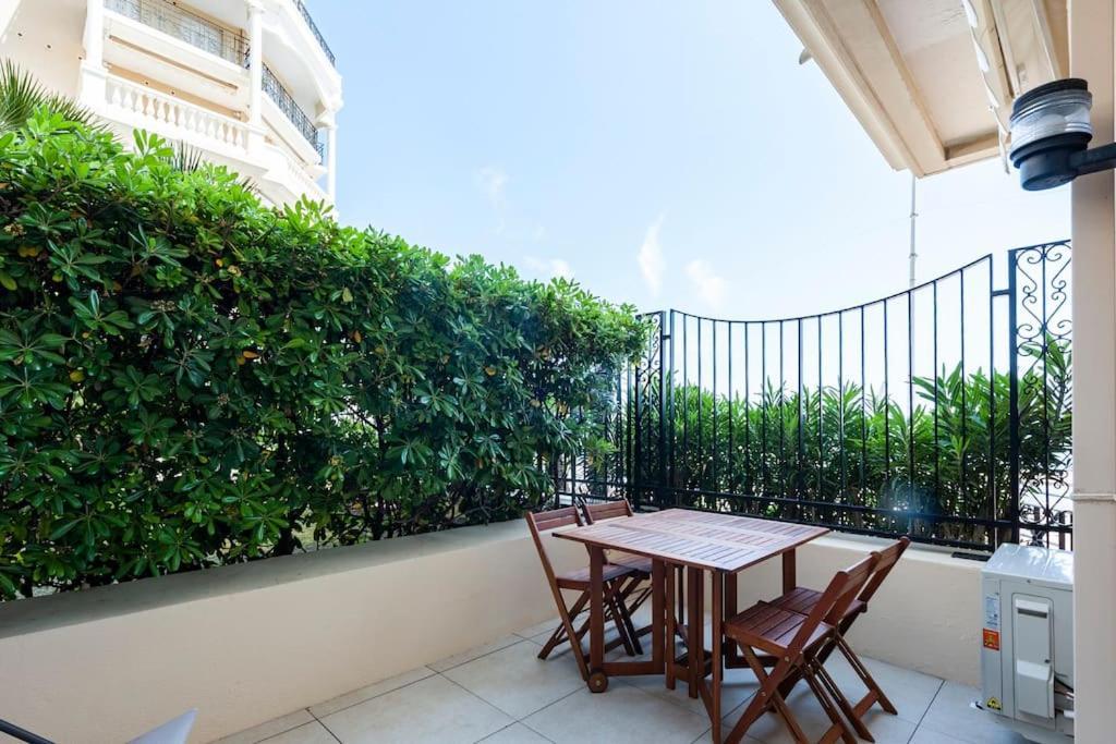 Superbe Studio Avec Terrasse En Front De Mer マントン エクステリア 写真