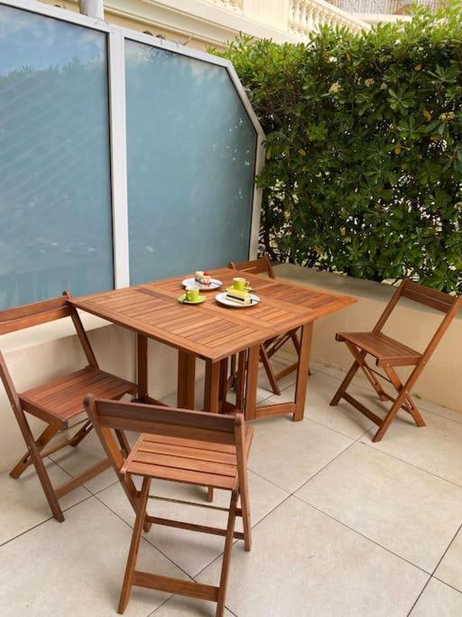 Superbe Studio Avec Terrasse En Front De Mer マントン エクステリア 写真