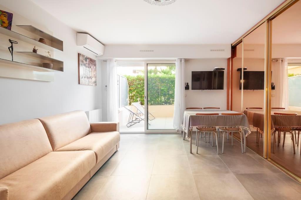 Superbe Studio Avec Terrasse En Front De Mer マントン エクステリア 写真