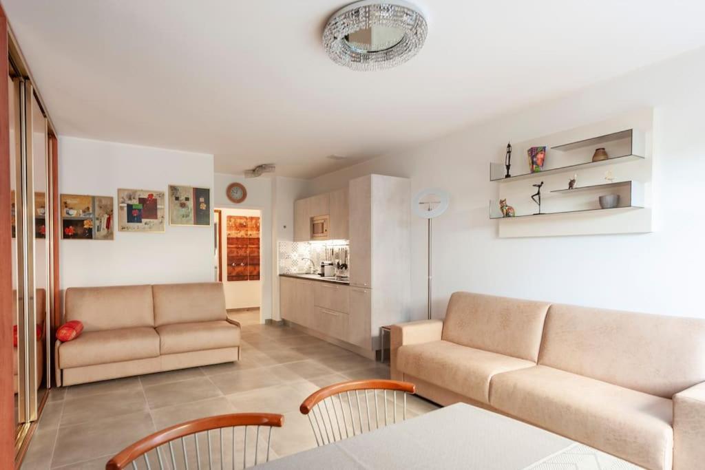 Superbe Studio Avec Terrasse En Front De Mer マントン エクステリア 写真