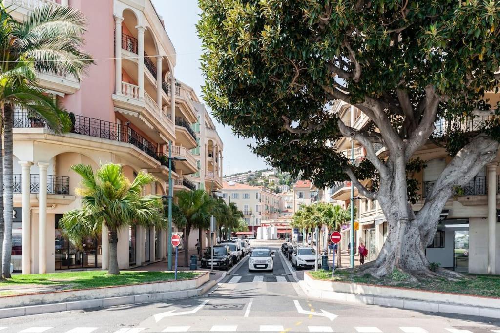 Superbe Studio Avec Terrasse En Front De Mer マントン エクステリア 写真