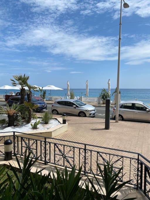 Superbe Studio Avec Terrasse En Front De Mer マントン エクステリア 写真