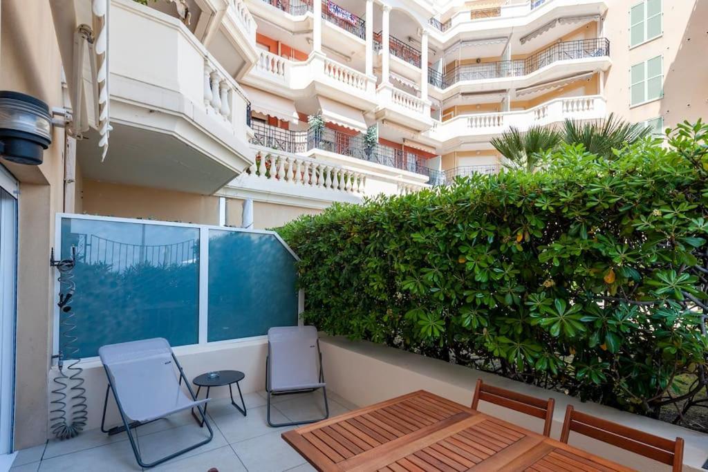 Superbe Studio Avec Terrasse En Front De Mer マントン エクステリア 写真